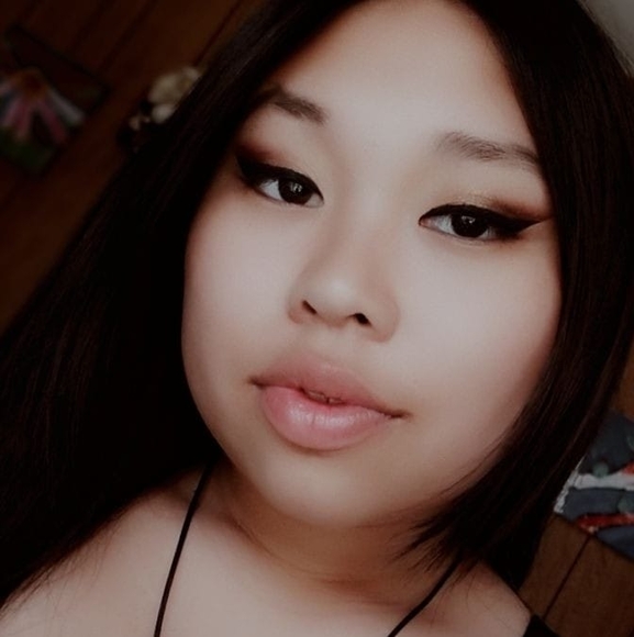 Meet your Posher, Cassandra - Picture 1 of 1